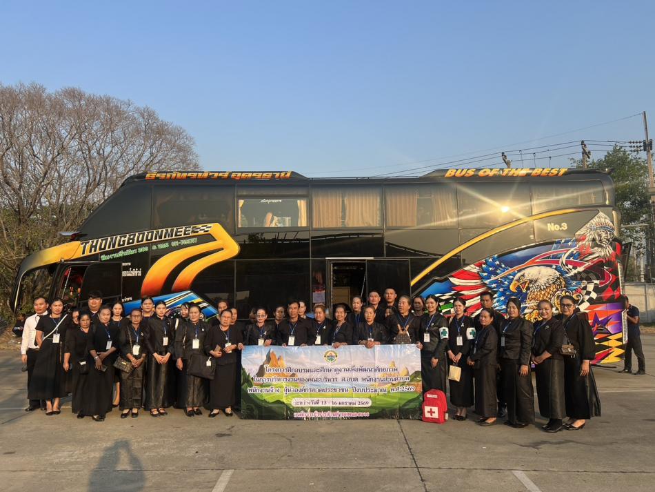 วันที่ 14 มกราคม พ.ศ.2569  องค์การบริหารส่วนตำบลหนองแวง ได้นำประชาชนเข้ากราบถวายบังคมพระบรมศพ สมเด็จพระนางเจ้าสิริกิติ์ พระบรมราชินีนาถ พระบรมราชชนนีพันปีหลวง ณ พระที่นั่งดุสิตมหาปราสาท ในพระบรมมหาราชวัง กรุงเทพมหานคร เพื่อให้องค์กรปกครองส่วนท้องถิ่นและประชาชนทุกหมู่เหล่าได้มีโอกาสแสดงความจงรักภักดีและสำนึกในพระมาหากรุณาธิคุณของสมเด็จพระนางเจ้าสิริกิติ์ พระบรมราชินีนาถ พระบรมราชชนนีพันปีหลวงและศึกษาเรียนรู้พระราชกรณียกิจและศึกษาเรียนรู้ การอนุรักษ์ สืบสานและเผยแพร่ศิลปะของชาติไทย ภายใต้ชื่อ โครงการฝึกอบรมและศึกษาดูงานเพื่อพัฒนาศักยภาพในการบริหารงานของคณะบริหาร ส.อบต พนักงานส่วนตำบล พนักงานจ้าง ผู้นำองค์กรภาคประชาชน